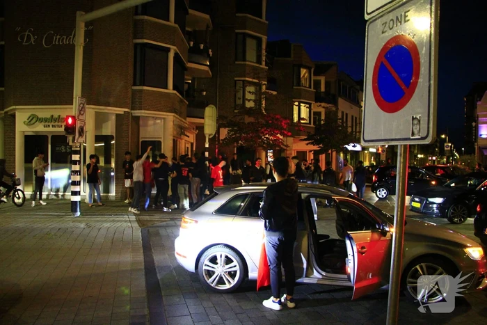 Toeterende automobilisten na winst Turkije