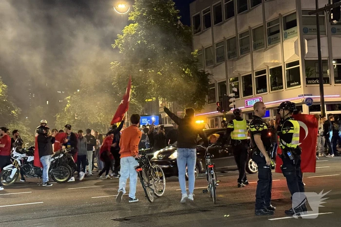 Kruising bezet door Turken na EK-winst