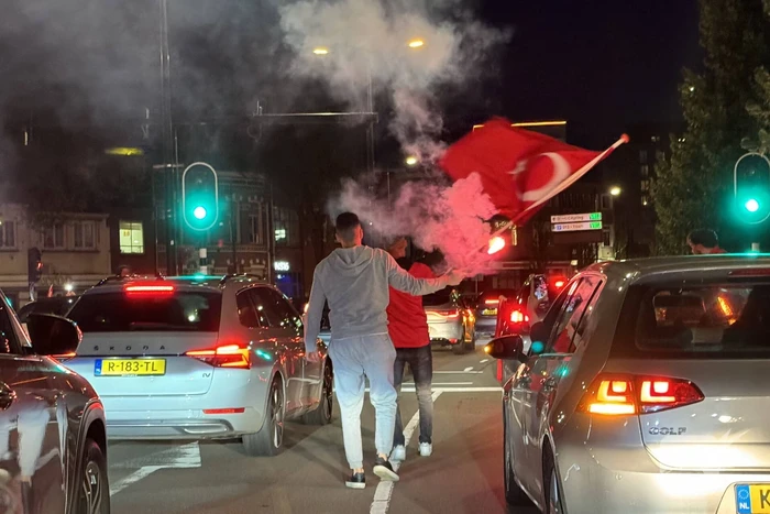 Kruising bezet door Turken na EK-winst