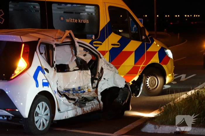 Gewonde en auto's zwaar beschadigd na botsing op kruising