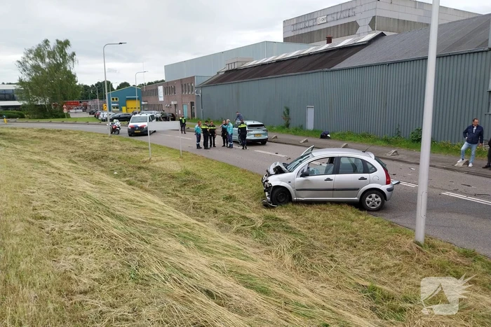 Voertuig zwaar beschadigd na ongeval