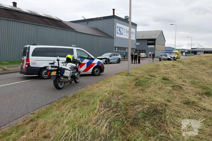 Voertuig zwaar beschadigd na ongeval