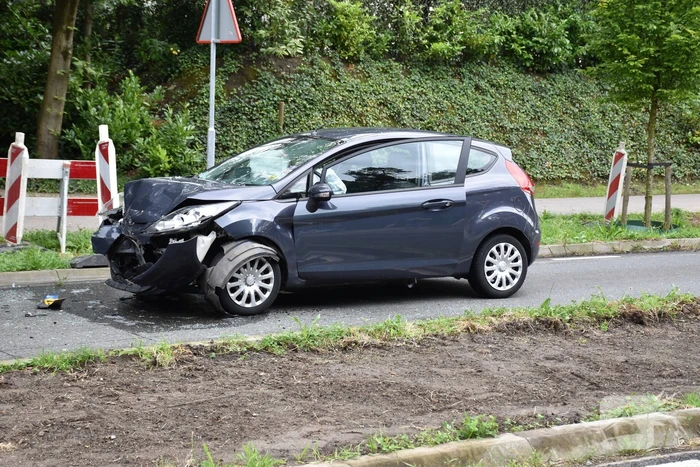 Een gewonde bij kop-staart ongeval