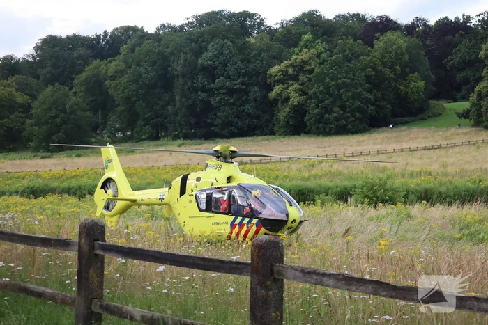 Zwaargewonden bij steekincident, politie opent klopjacht