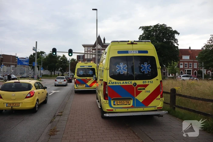 Zwaargewonden bij steekincident, politie opent klopjacht