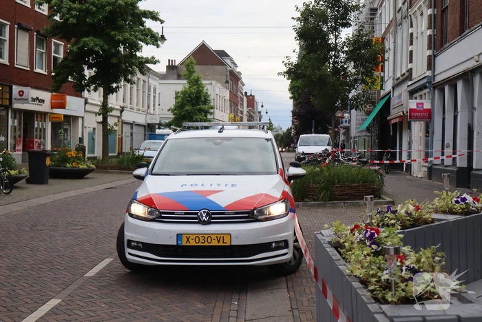Zwaargewonden bij steekincident, politie opent klopjacht