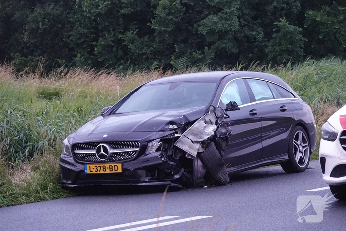 Persoon gewond bij flinke botsing