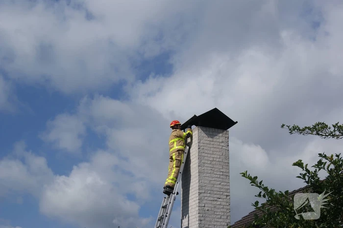 Brandweer ingezet voor vastzittende kraai