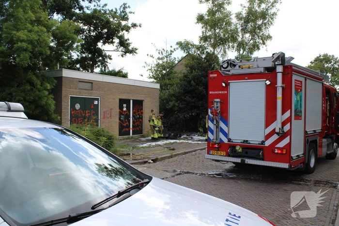 Scooter volledig uitgebrand, politie doet onderzoek