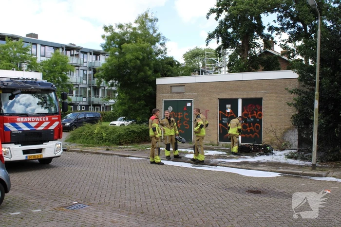 Scooter volledig uitgebrand, politie doet onderzoek