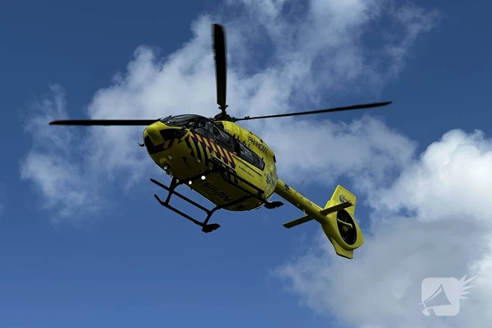 Ambulancehelikopter vervoerd persoon vanaf waddeneiland naar het vaste landt