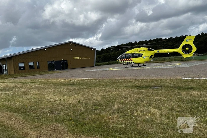 Ambulancehelikopter vervoerd persoon vanaf waddeneiland naar het vaste landt