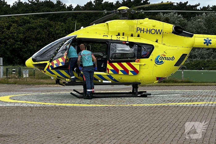 Ambulancehelikopter vervoerd persoon vanaf waddeneiland naar het vaste landt