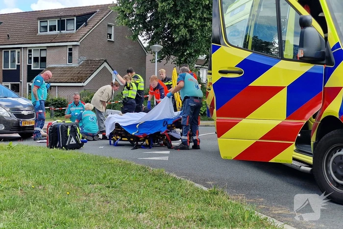 Fietser ernstig gewond na harde botsing met auto