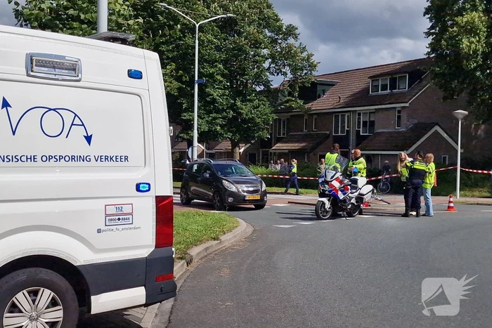 Fietser ernstig gewond na harde botsing met auto
