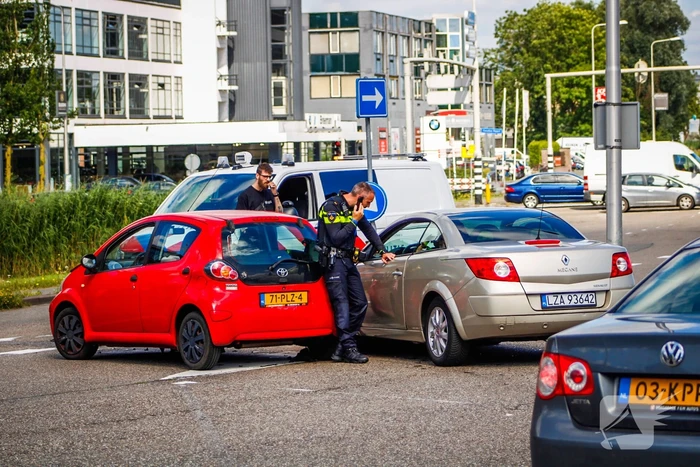 Veel schade na ongeval met twee voertuigen