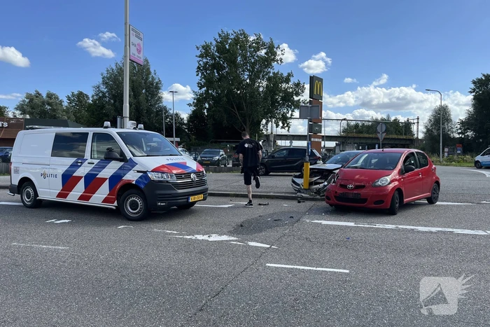 Veel schade na ongeval met twee voertuigen
