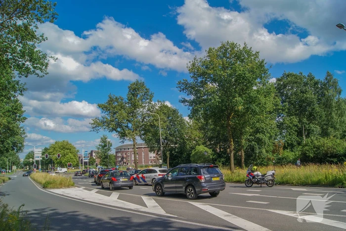 Twee voertuigen botsen achterop elkaar