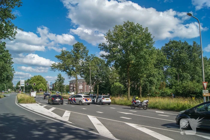 Twee voertuigen botsen achterop elkaar