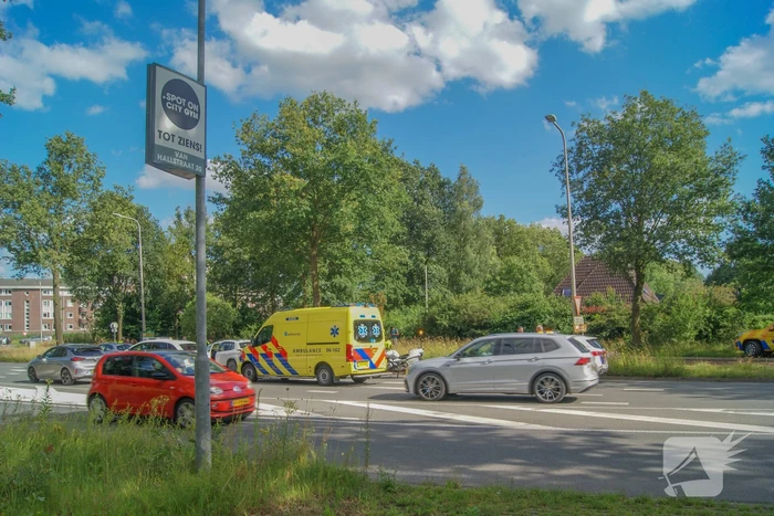 Twee voertuigen botsen achterop elkaar