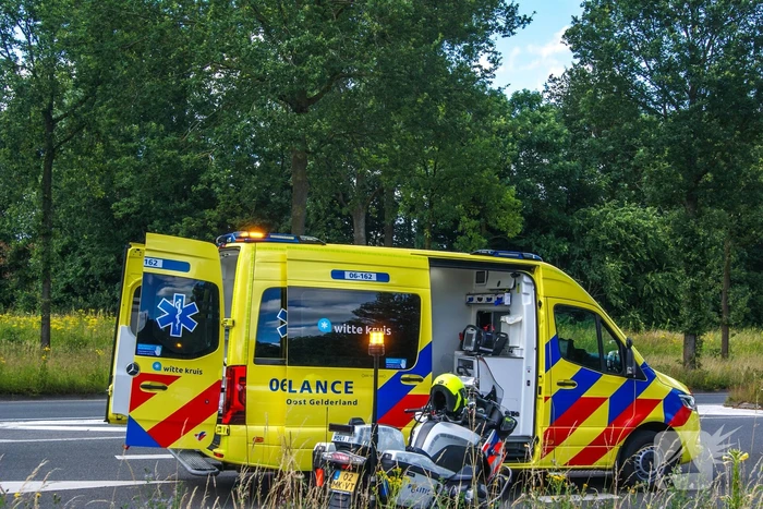 Twee voertuigen botsen achterop elkaar