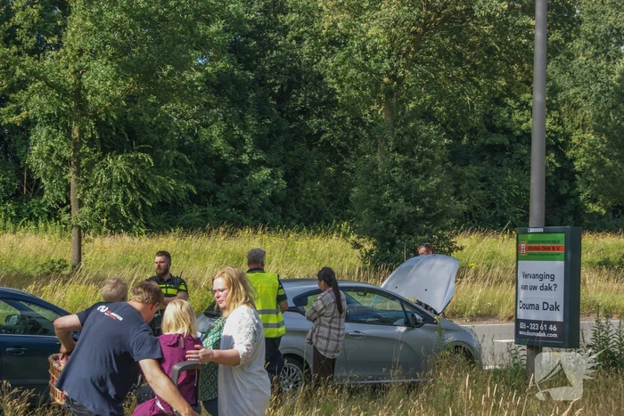 Twee voertuigen botsen achterop elkaar
