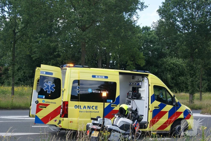 Twee voertuigen botsen achterop elkaar