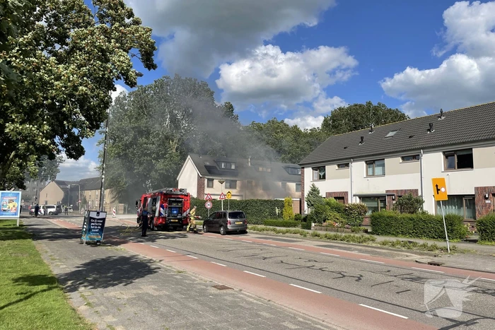 Schuurbrand zorgt voor flinke rookontwikkeling