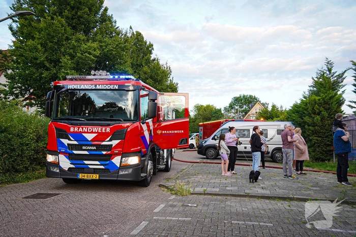 Brand op tennisbaan snel onder controle, vermoedelijk brandstichting