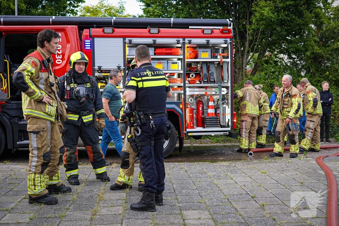 Brand op tennisbaan snel onder controle, vermoedelijk brandstichting