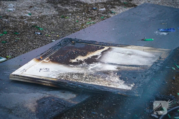 Brand op tennisbaan snel onder controle, vermoedelijk brandstichting