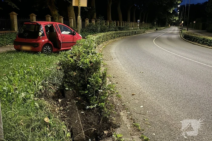 Dronken bestuurder aangehouden na ongeval, inzittende gewond