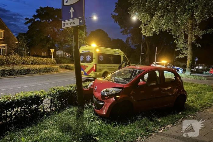 Dronken bestuurder aangehouden na ongeval, inzittende gewond