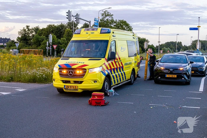 Fietsbezorger gewond bij aanrijding met auto