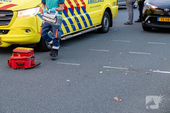Fietsbezorger gewond bij aanrijding met auto