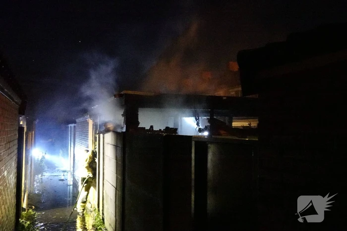 Schuur gaat in vlammen op