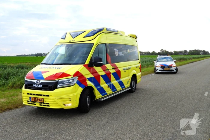 Automobiliste belandt na stuurcorrectie in water
