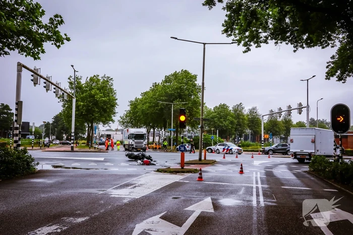 Motorrijder zwaargewond bij aanrijding met vrachtwagen