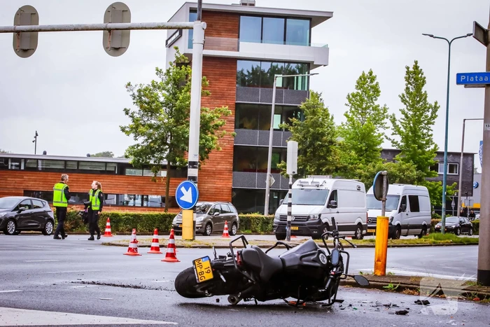 Motorrijder zwaargewond bij aanrijding met vrachtwagen