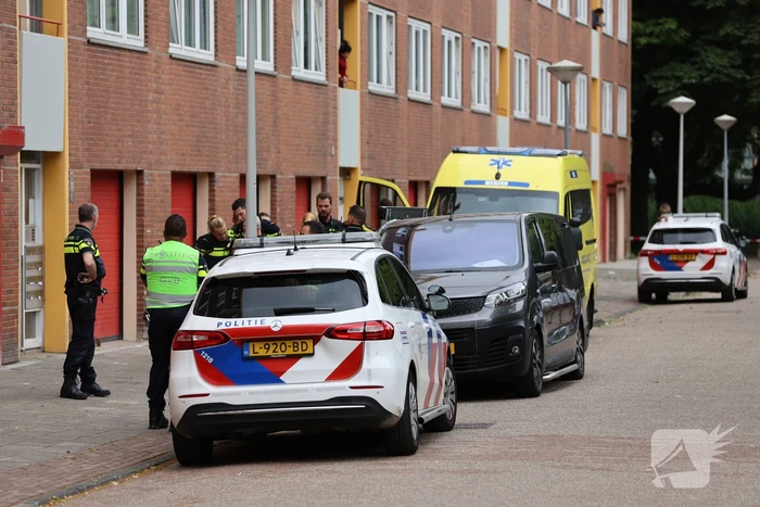 Vrouw doodgestoken in trappenhuis