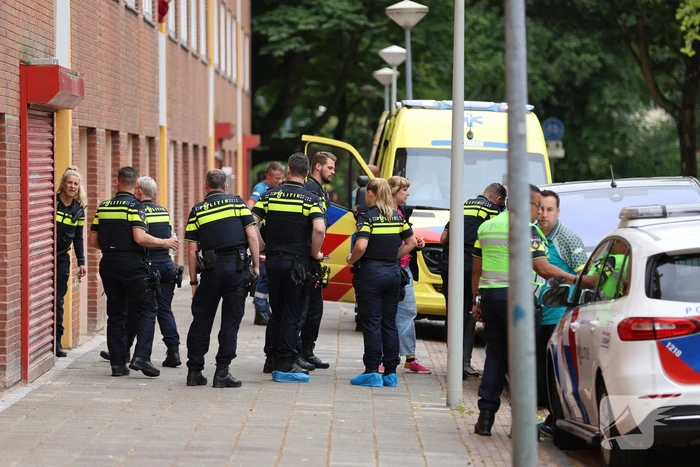 Vrouw doodgestoken in trappenhuis