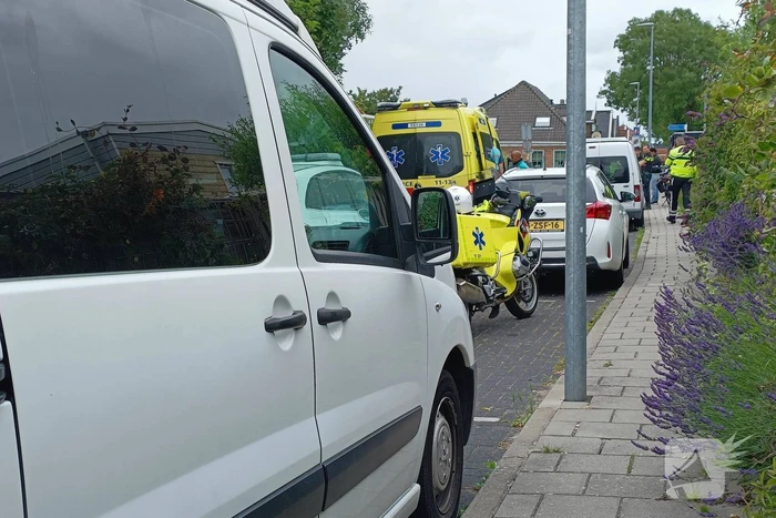 Auto schept persoon, traumateam ingezet
