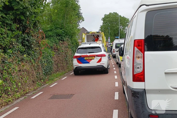 Auto schept persoon, traumateam ingezet