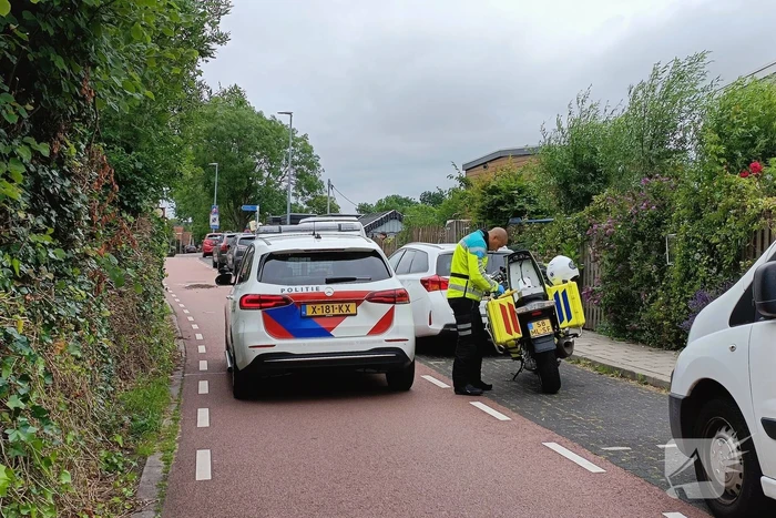 Auto schept persoon, traumateam ingezet