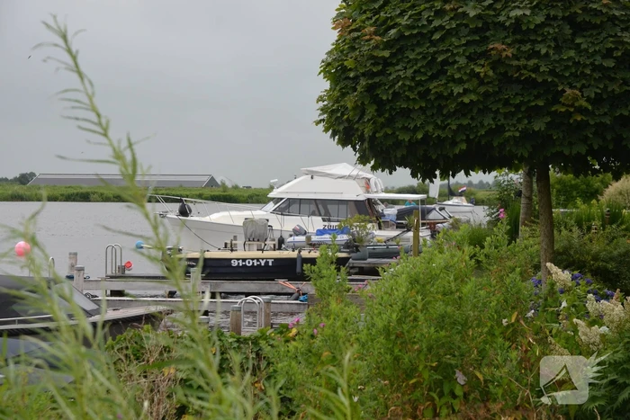 Persoon valt in water na ontploffing accu