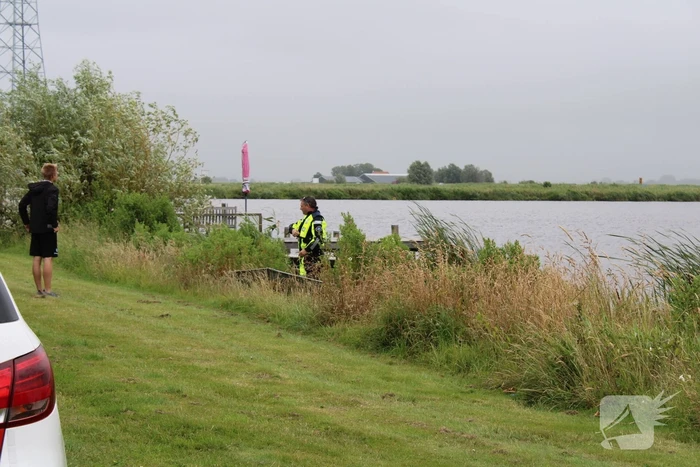 Persoon valt in water na ontploffing accu