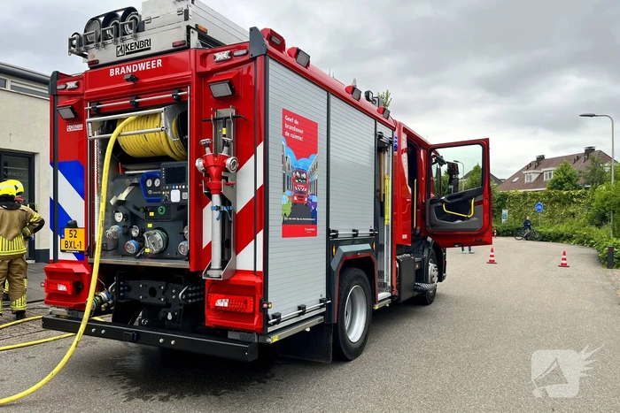 Brandweer blust brand in kantoorpand