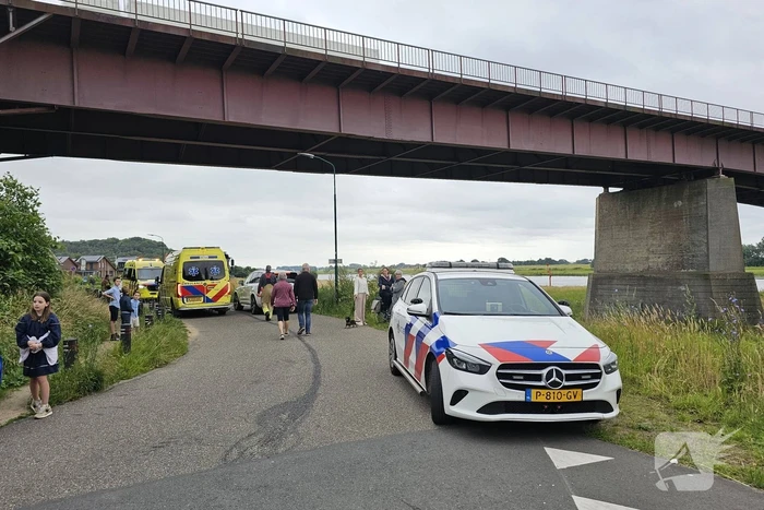 Politie haalt stoffelijk overschot uit Neder-Rijn