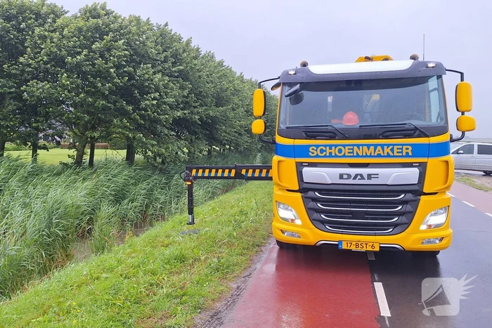 Automobilist verliest macht over het stuur en belandt in de sloot