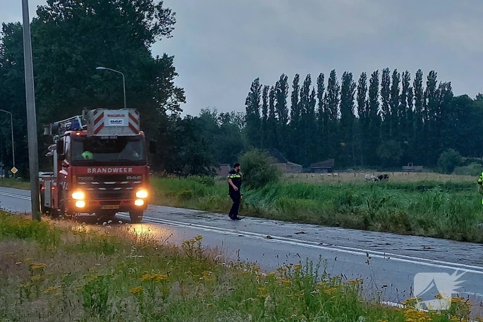 Personenauto belandt in water